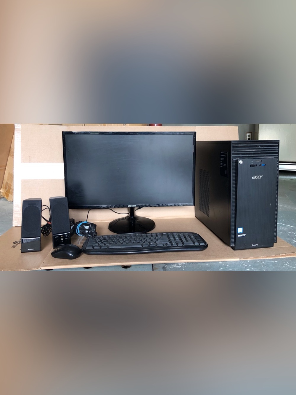 Computer/Monitor/Keyboard/Mouse & Speakers